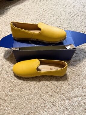 CHARIX Yellow Leather Slip-On Flats for Women 39